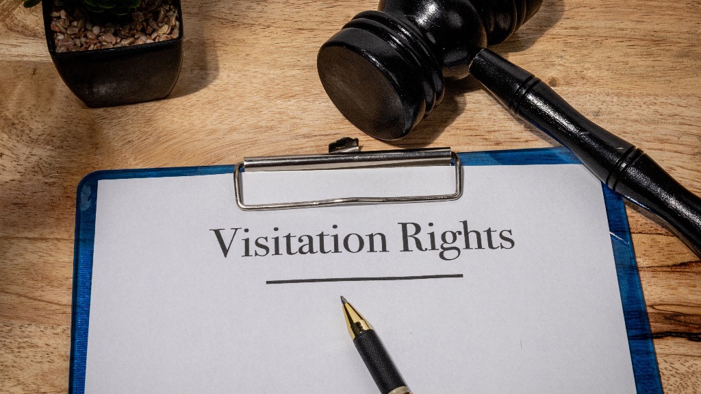 Visitation rights document, pen and judge's gavel