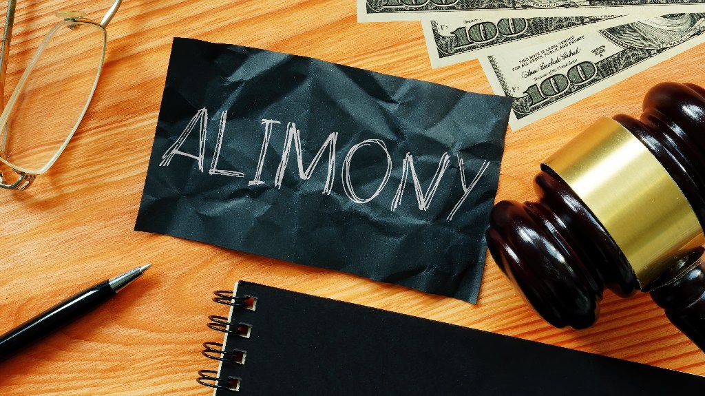 Alimony and judge's gavel