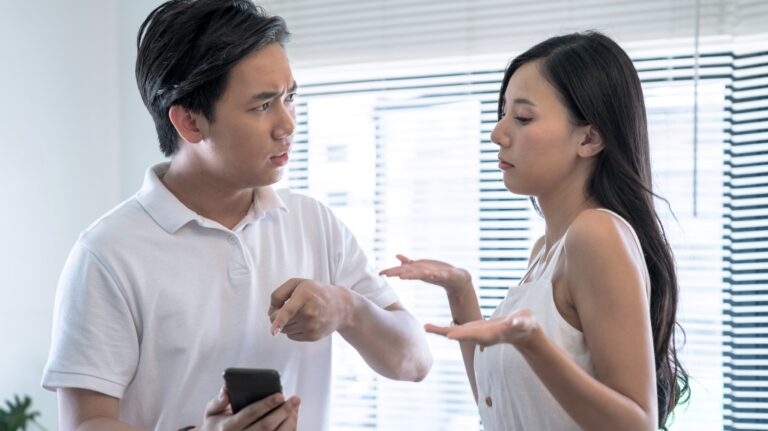 Husband arguing with his girlfriend, Because she plays too many mobile phones